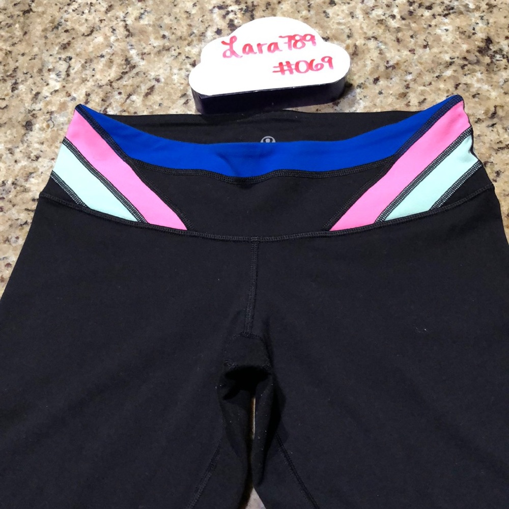 Lululemon Reversible Crop - Picture 2 of 16